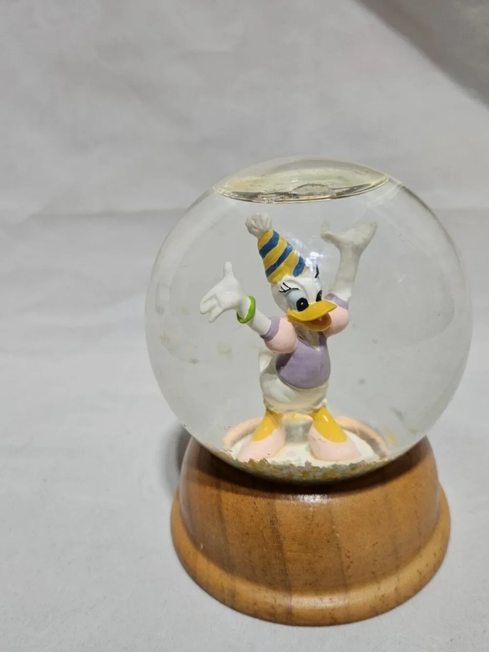 Disney Daisy Duck Crystal Snow Globe Vintage New England Collectors Society 1989